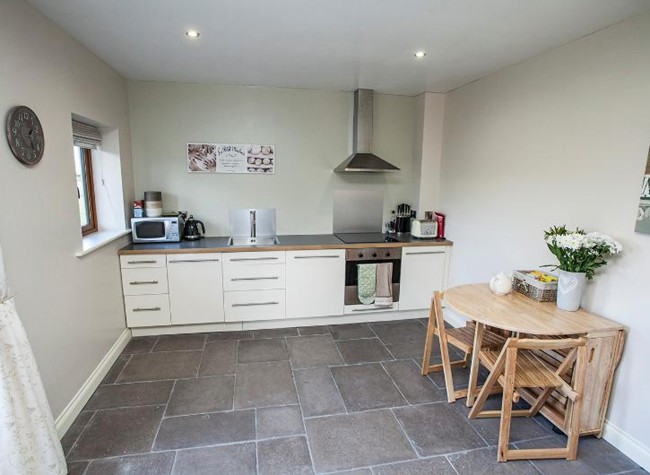 Self-catering family apartment near bristol airport