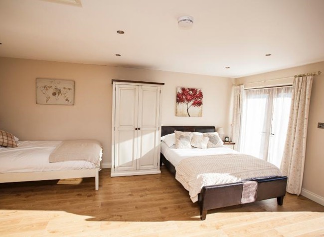 Ensuite family room near Bristol Airport