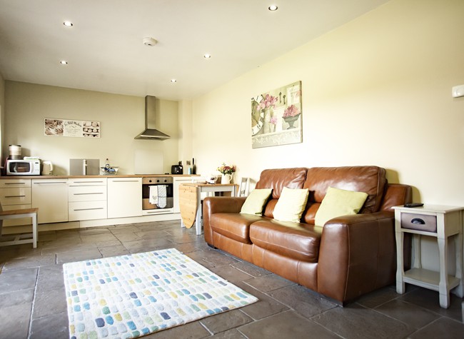 2 bedroom self-catering apartment in Redhill near Bristol Aiport